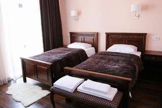Отель Dvin Hotel Павлодар Двухместный номер с 2 отдельными кроватями-1